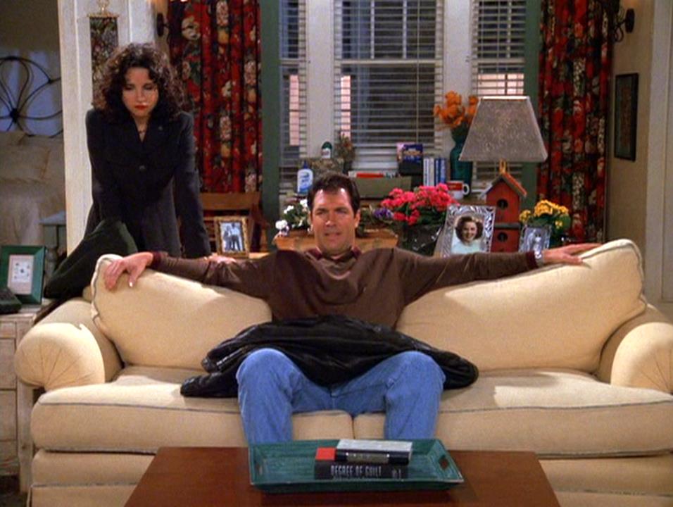 Seinfeldism1's tweet photo. It's definitely feeling like an Arby's night! #Seinfeld S09E16 - The Burning https://t.co/QIXTxdyGv6 https://t.co/W3vhugGZCQ