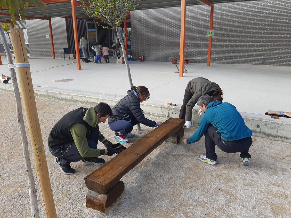 Hoy ha sido un día muy especial en el cole, la comunidad educativa del Odón trabajando juntos para mejorar nuestro centro. 
Mañana súper productiva. Muchas gracias a tod@s por hacer posible esta sesión de convivencia. 
¡JUNTOS LLEGAMOS MÁS LEJOS!