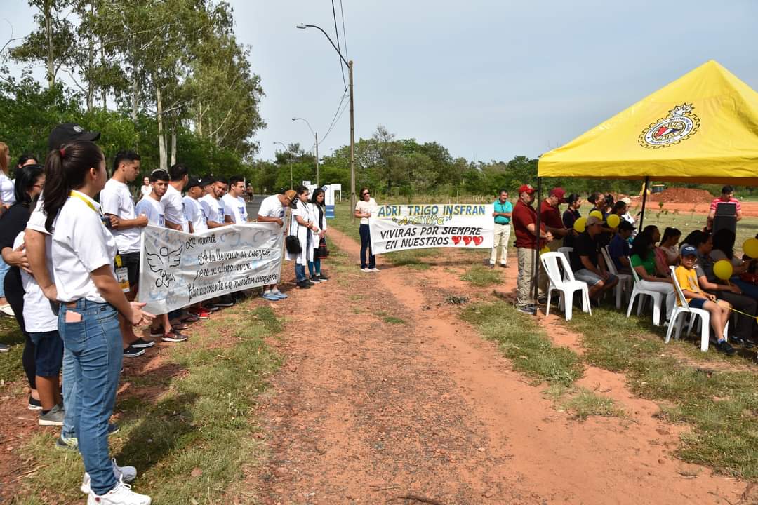 antsv_py's tweet photo. Esta mañana tuvo lugar en las cercanías del Portón 2 del Parque Ñu Guazú un acto de recordación a las víctimas de siniestros viales en nuestro país. Estuvo presente la Directora Ejecutiva de la ANTSV.

#TuVidaVale
#YourLifeCounts
#OpavaveTekoveOvale
#ParaguayDeLaGente 🇵🇾 https://t.co/GHz6IA6bae
