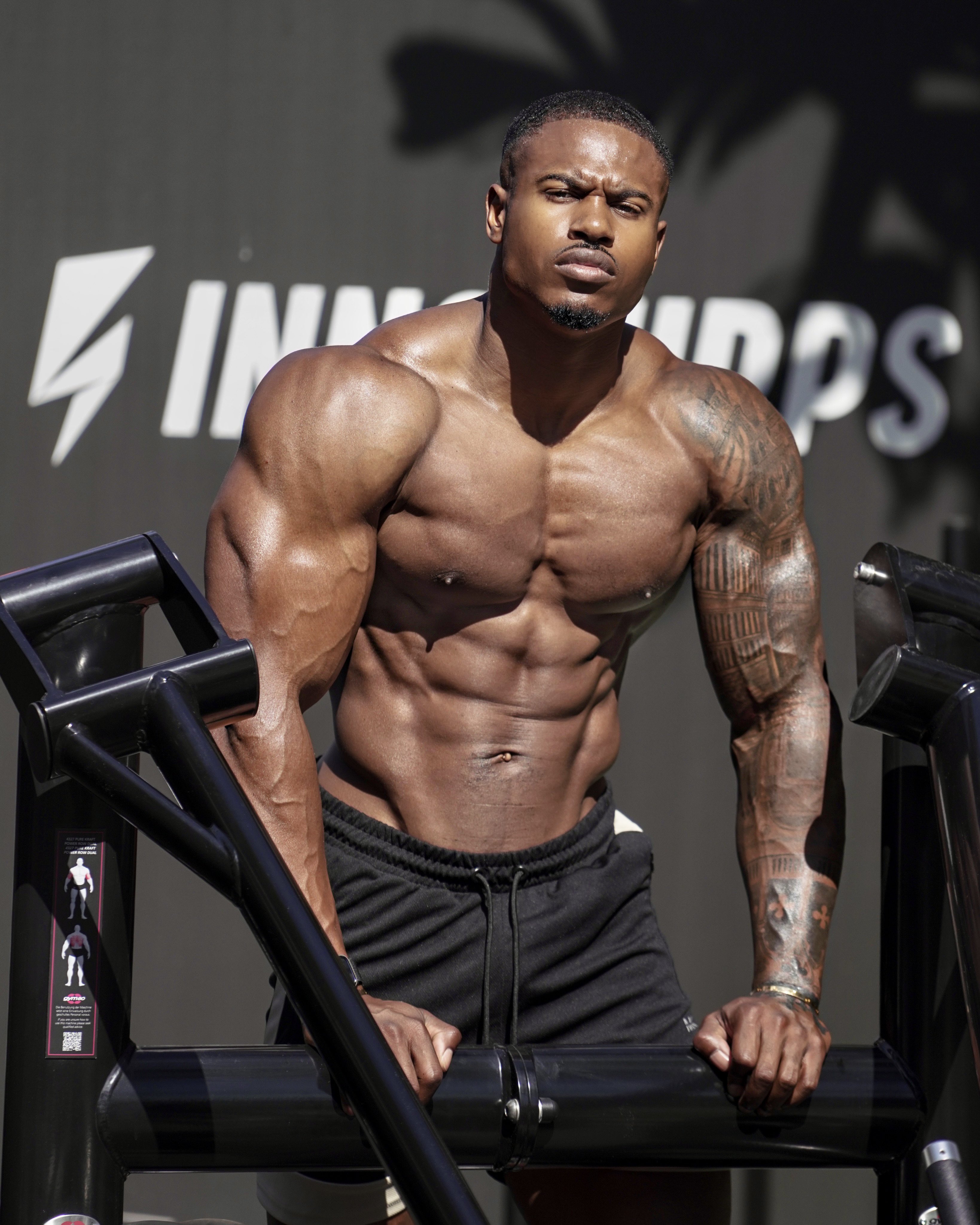 FiBQEy_UoAAn8Xu?format=jpg&name=4096x409