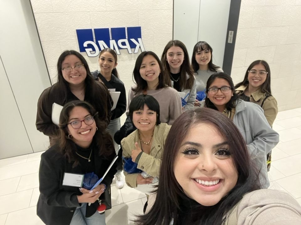 Thank you KPMG for giving us the opportunity to visit the Dallas office!! A huge shout out to Rolando Medellin for getting us a super secret look into more of the office spaces!!

#KPMG #alpfa #alpfamilia #students #alpfaunt #untbusiness #professional