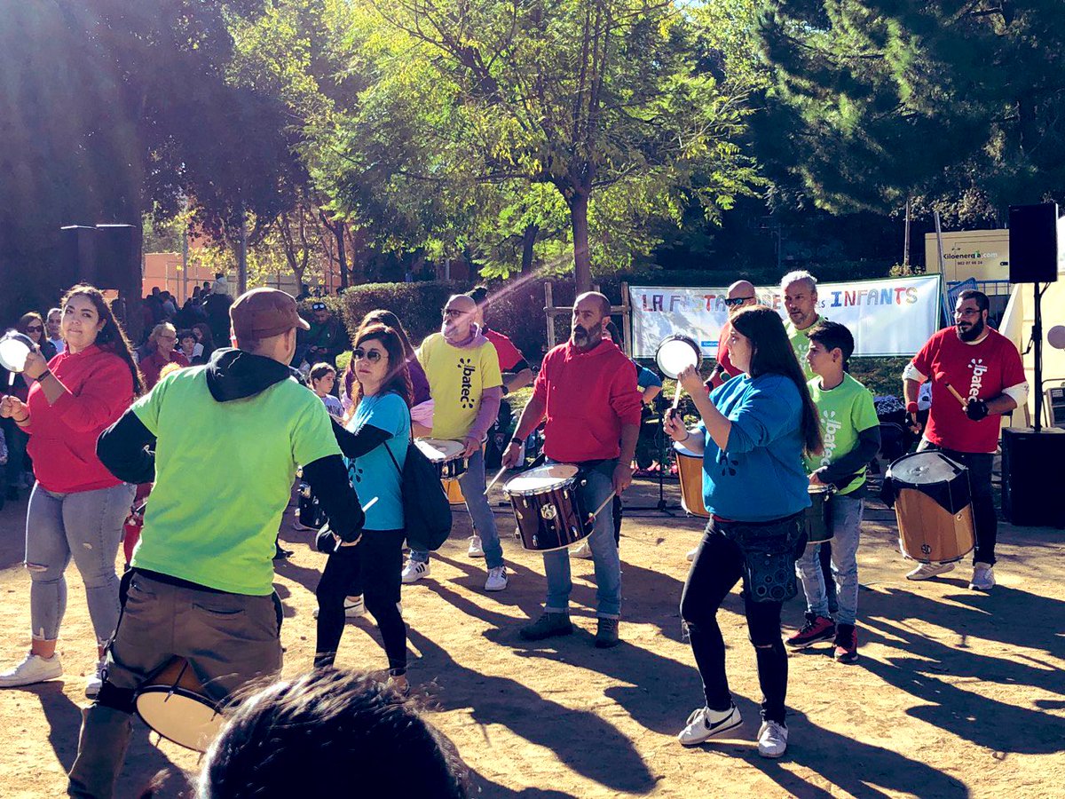 BadalonaBatec's tweet photo. ❤️‍🔥🥁Avui a La FESTA dels Drets dels Infants de #Badalona hem tornar a sonar al carrer. Amb moltes ganes de bategar i contagiar de ritme allà on anem! https://t.co/BLuxaUR4ne