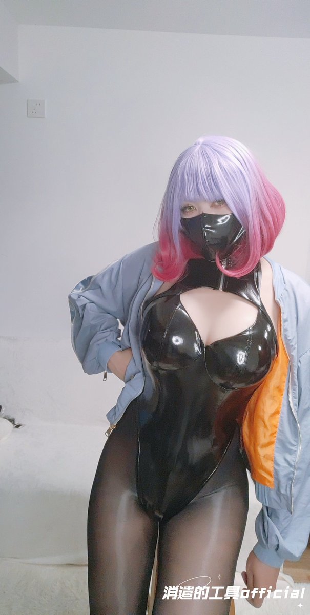 QuinDelich's tweet photo. 浅试一下Luna 
#cosplay #黑丝 #高叉 #cos https://t.co/W39cMrVfnm