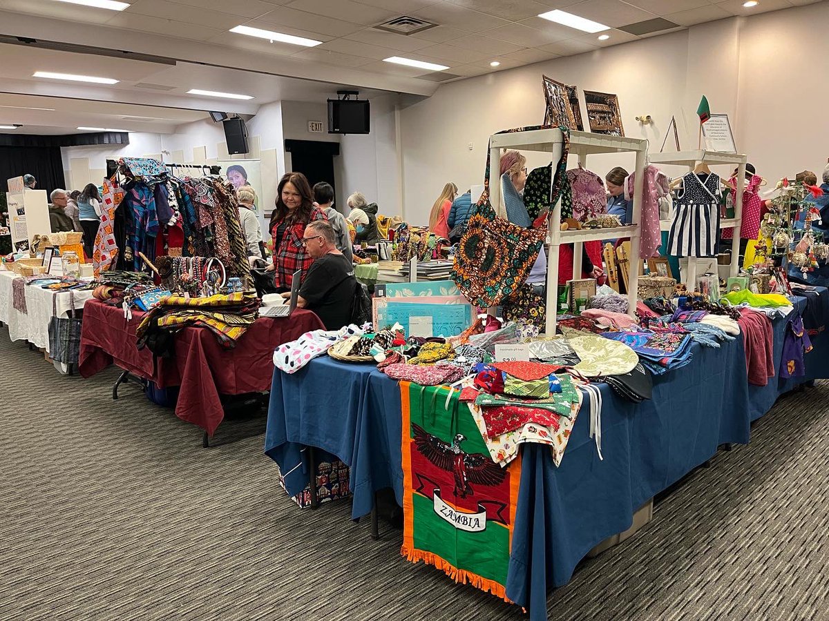apaulagetics's tweet photo. Just One World ethical marketplace on November 19. Saw a lot of great people supporting great causes. #yeg #JustOneWorld #WhyteAvenue #WhyteAve #OldStrathcona #yegphotographer https://t.co/nnpeIP0QC8