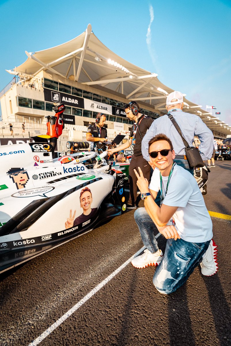 Carl Moon 🌙 tweet media