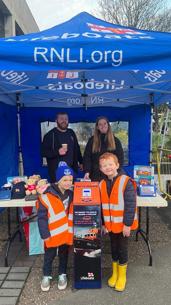 RNLIWestKirby's tweet photo. Thanks to all who visited us &amp; bought gifts or simply donated! It was great to be part of the West Kirby Christmas Light switch on! 🎄
Thanks to all our Crew &amp; Families who manned the stall!
#OneCrew #LifeboatFamily 🎅🏼🌟 https://t.co/yBxt7f6xdy