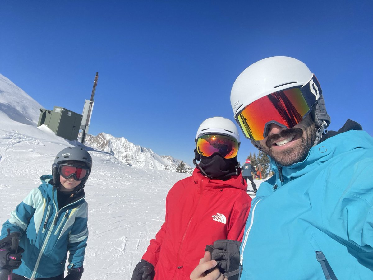 Gmarshll's tweet image. Great day shredding with this crew!