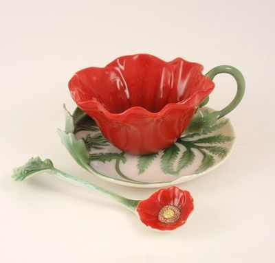 lavieestbelIe's tweet photo. Poppy tea cup https://t.co/rCqjVsTIaj