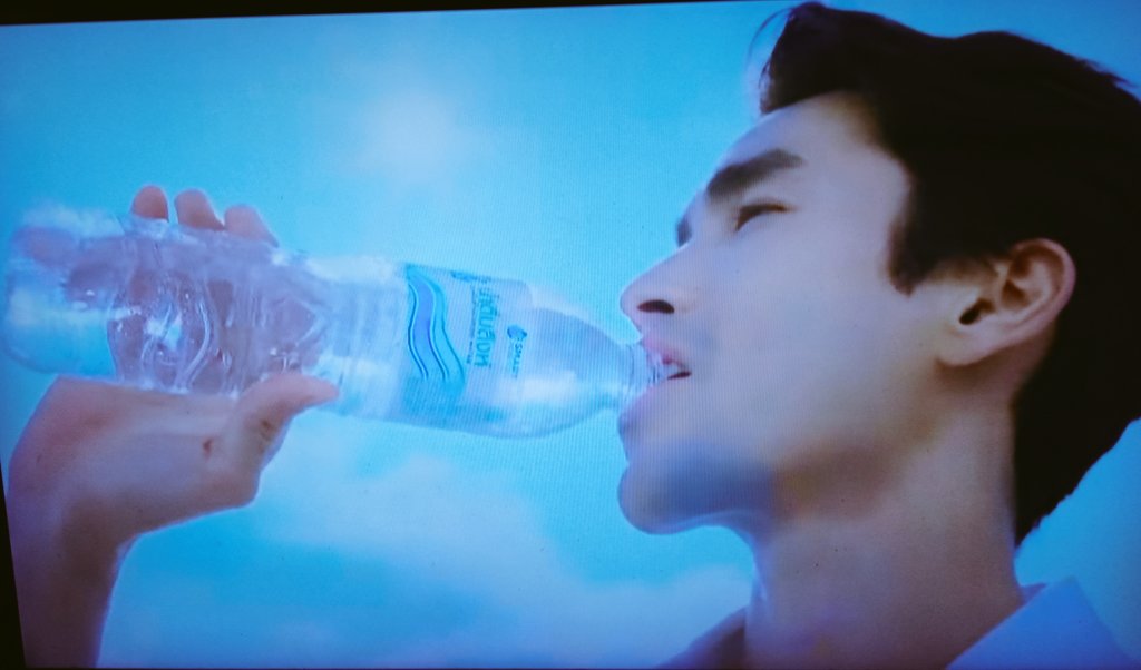 sarunya_EU's tweet image. เจอทุกวัน เวลาดูข่าวไทยในทีวี😅 
#SinghaDrinkingWater #SmartFilter #น้ำดื่มสิงห์ #น้ำดื่มตราสิงห์  #kugimiyas #ณเดชน์
#nadech #nadechyaya #ณเดชน์ญาญ่า #น้ำดื่มสะอาดน้ำดื่มสิงห์