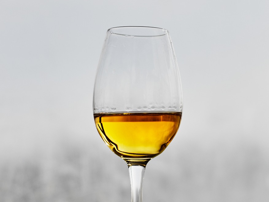 Bruichladdich's tweet photo. Our Dram for the Weekend is Port Charlotte SC:01
A complex recipe: Port Charlotte’s signature BBQ smoke, finest Sauternes wine casks from Bordeaux.
Mellow with hints of gorse, honeyed coconut & fudge.
Have you tried our latest cask exploration?
#PortCharlotte #DramForTheWeekend https://t.co/DHzusmMiDX