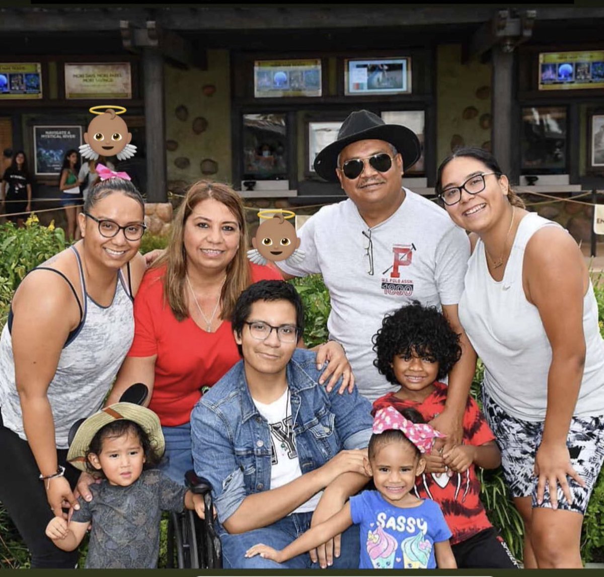 niasimonexo's tweet photo. good morning everyone, 
my best friend lost both of her siblings this week. in addition to a heart wrenching loss— their burial expenses are doubled. please donate and retweet to help her family during this time🤍

https://t.co/c2dt20I2aG https://t.co/N3NERuRvWI