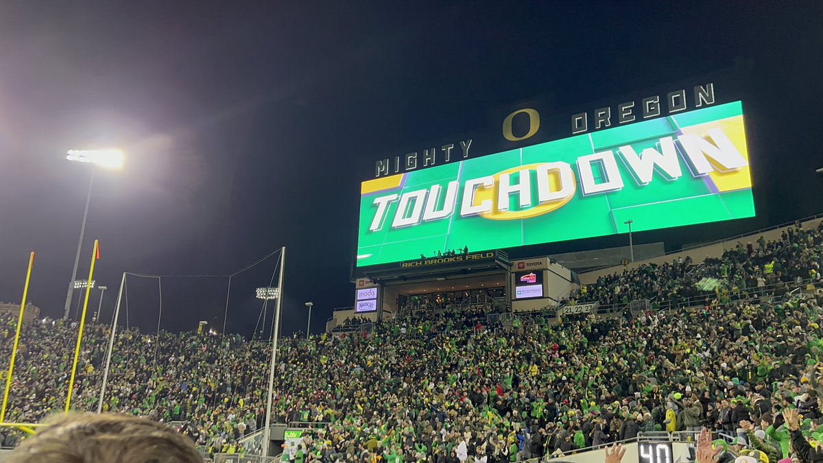 redtailtech's tweet photo. It was a bit chilly but a great game last night. @EricRClarke #UTAHvsOregon #Pac12 https://t.co/tFSDwpO3NN