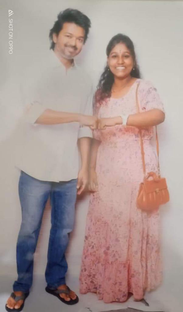 thalapathyjay95's tweet photo. தளபதி @actorvijay அவர்கள் தனது ரசிகர்களுடன் சந்திப்பு.!
🔥🔥👑
#ThalapathyVijayMakkalIyakkham #TVMI #Varisu
@BussyAnand @Jagadishbliss @baranibalaaji https://t.co/GXvEe37xlV