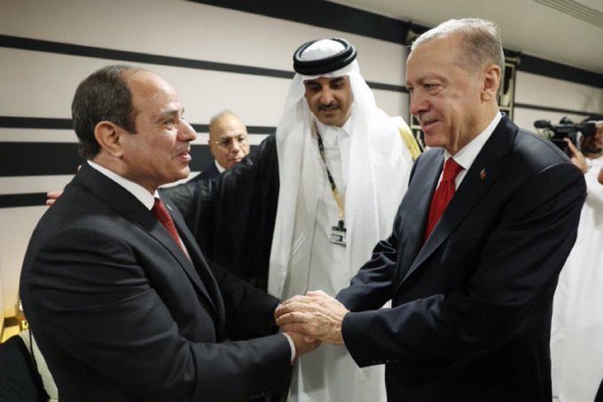 Erdoğan, üç yıl önce İstanbul seçimlerinde “Pazar günü Sisi mi diyeceğiz, Binali Yıldırım mı” demişti.
Kadere bakın ki bugün pazar.
Ve Erdoğan, bu pazar günü “Sisi” dedi.