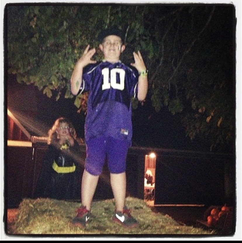 After a great conversation with @scotthuffUW I am honored to say that I have received the opportunity to continue my Academic and Athletic career at the University of Washington! Go Dawgs 🐶☔️  <a href="/KalenDeBoer/">Kalen DeBoer</a> @NickSheridanUW <a href="/PlayerProMorgan/">Courtney Morgan</a> <a href="/BrandonHuffman/">Brandon Huffman</a> <a href="/jhspdxfootball/">Jesuit Crusader Football</a>