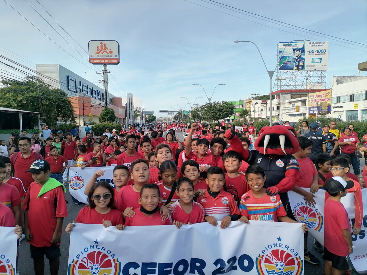 PionerosFC's tweet photo. Desfile Cívico Deportivo Militar en conmemoración del Aniversario de la Revolución organizado por el Instituto del Deporte.

Pioneros FC participó con nuestras diferentes categorías y sedes, entrenadores, porristas y Directiva.

🐍🐍🇲🇽

@imdcancun / @anapatyp 

#PionerosFC https://t.co/BgSXXEQDBb