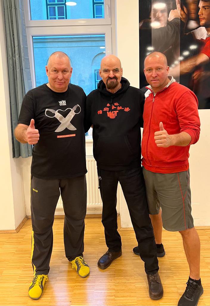 GM_Koenig's tweet photo. Es war ein super geniales MagicHands und ChiSaoKuen - Seminar Wochenende mit SiFu (@GM_Kernspecht) und Natalie in Wien. #Danke euch! https://t.co/DhotKrLywZ