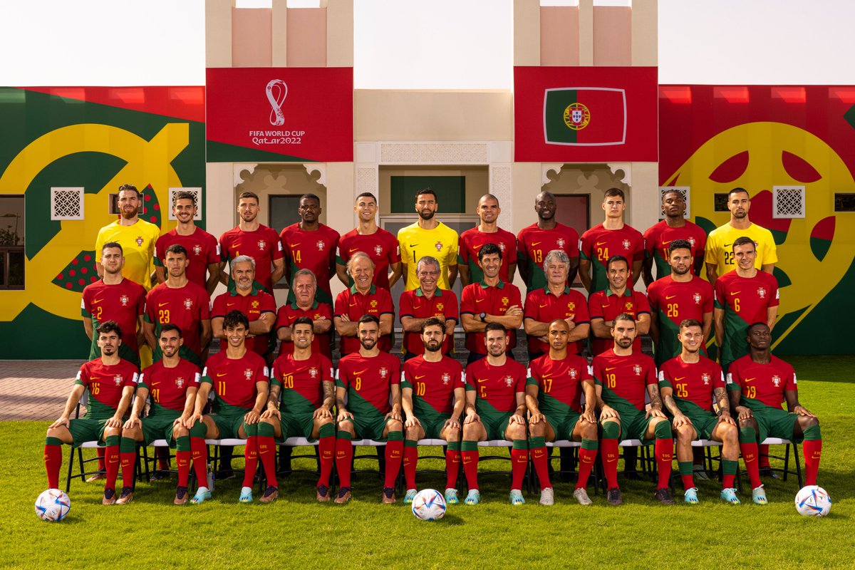 𝗙𝗢𝗧𝗢 𝗗𝗘 𝗙𝗔𝗠𝗜́𝗟𝗜𝗔. 😁🇵🇹 Estamos prontos! 📸

𝗙𝗔𝗠𝗜𝗟𝗬 𝗣𝗛𝗢𝗧𝗢. 😁🇵🇹 We're ready for the #FIFAWorldCup! 📸