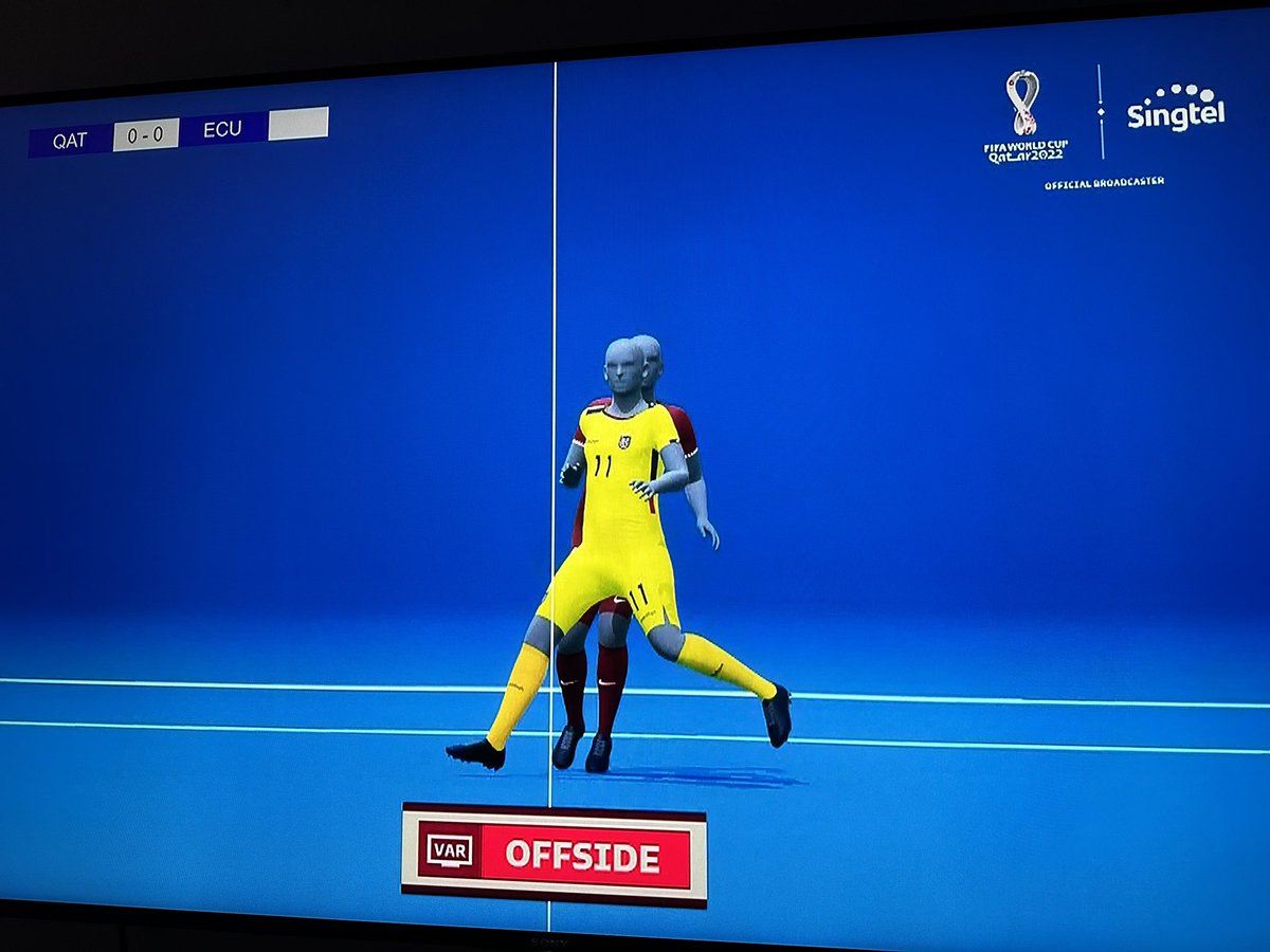 MafiaWasit's tweet photo. Sisi kemanusiaan sepakbola bener-bener hilang! Mending ga usah pakai wasit manusia aja sekalian, jika penentuan offside dilakukan oleh teknologi kayak gini.

Kayak main PES https://t.co/RJUbCWIp4H