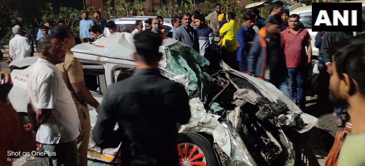 ANI's tweet photo. A major accident occurred at Navale bridge on the Pune-Bengaluru highway in Pune in which about 48 vehicles got damaged. Rescue teams from the Pune Fire Brigade and Pune Metropolitan Region Development Authority (PMRDA) have reached the spot: Pune Fire Brigade https://t.co/h5Y5XtxVhW