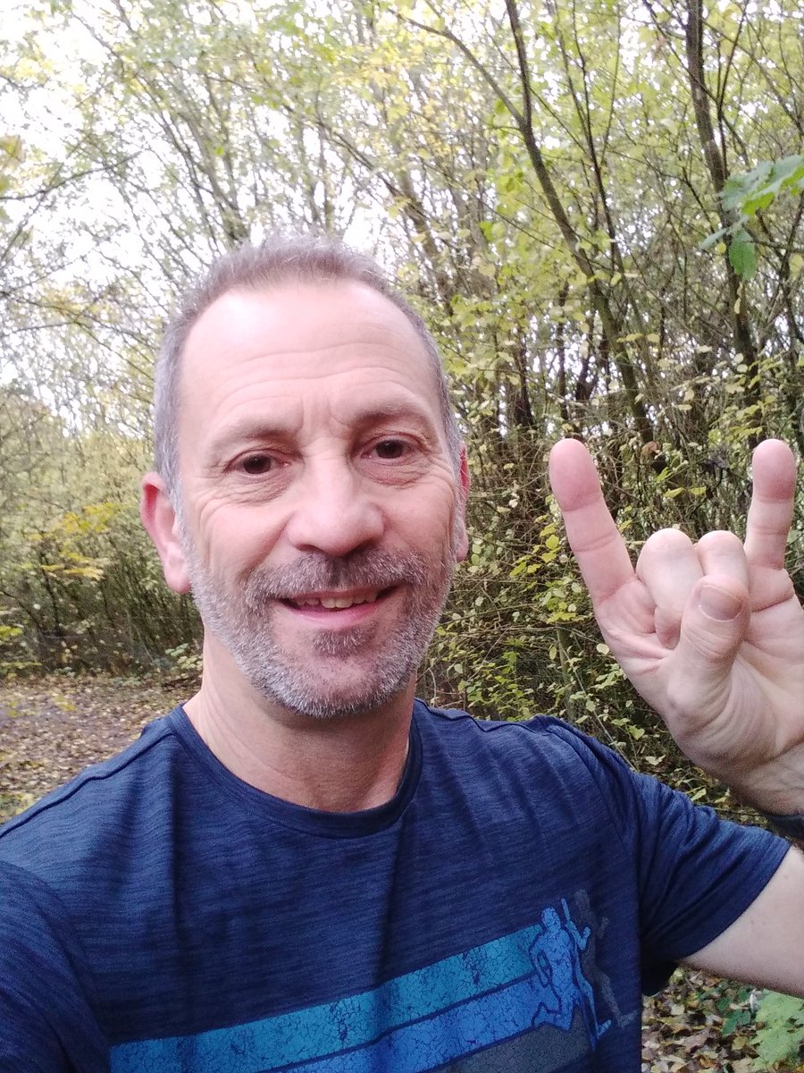 Broken_punk1005's tweet photo. A steady 10k under the belt pre-football. The body is still a long way off being fit, still a struggle &amp; each km seemed to be slower than the last. Might try and get another run done in the morning 😁 #slowrecovery #oldmanrunning @UKRunChat @runningpunks https://t.co/FmnWoTzfW3