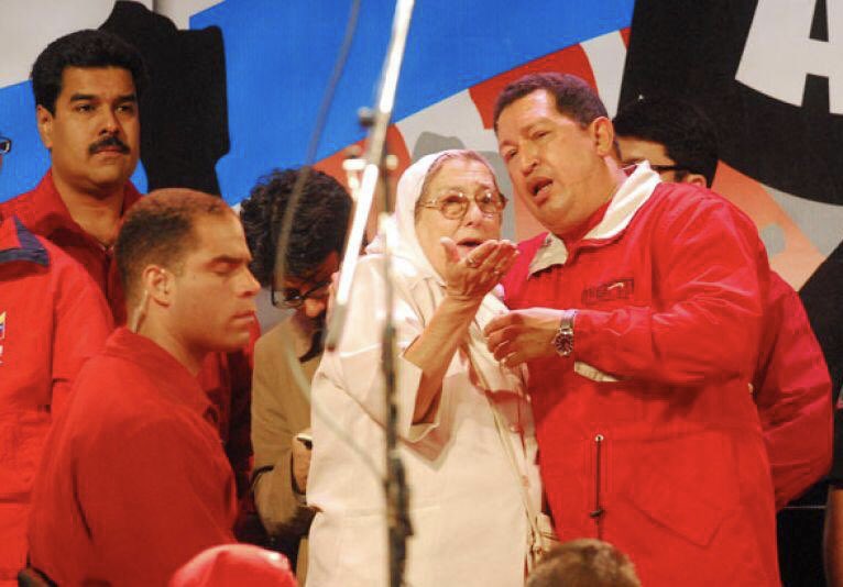 StellaMarinaLu2's tweet photo. En Dolor Mayor nos unimos al duelo del pueblo argentino por la partida física de nuestra querida Hebe de Bonafini, Madre de Plaza de Mayo, figura de proyección universal, emblema de lucha por los Derechos Humanos.  ¡Hasta la Victoria Siempre Hebe! https://t.co/y3zO4cwMK1