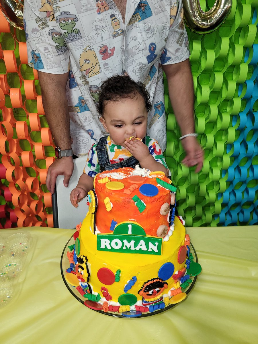 easyworking's tweet photo. Our Baby Roman Silver has turned ONE!🥳🎉🥳🎉🥳 It's been a year filled with love, happiness and blessings♡ Can't wait to watch you grow our Amorcito Chiquito❤️ Grandpa & Mema Caya LOVE YOU FOREVER❤️We are greatful for U #RomanSilver #SesameStreet #ONE https://t.co/9Jz2HmUtsW
