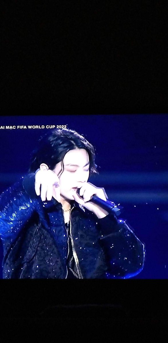 Quin3113's tweet photo. I’m voting for @BTS_twt for Favorite K-Pop Artist #AMAs https://t.co/e93xAbzyLZ