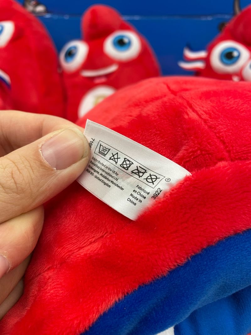 Nineo_off's tweet photo. Choquant ces mascottes des JO 2024 qui sont produits en Chine alors que l’objectif d’organiser de pareil événements est d’offrir du travail à nos travailleurs français…
Et je ne parle pas de la transition écologique… https://t.co/xP86qE641L