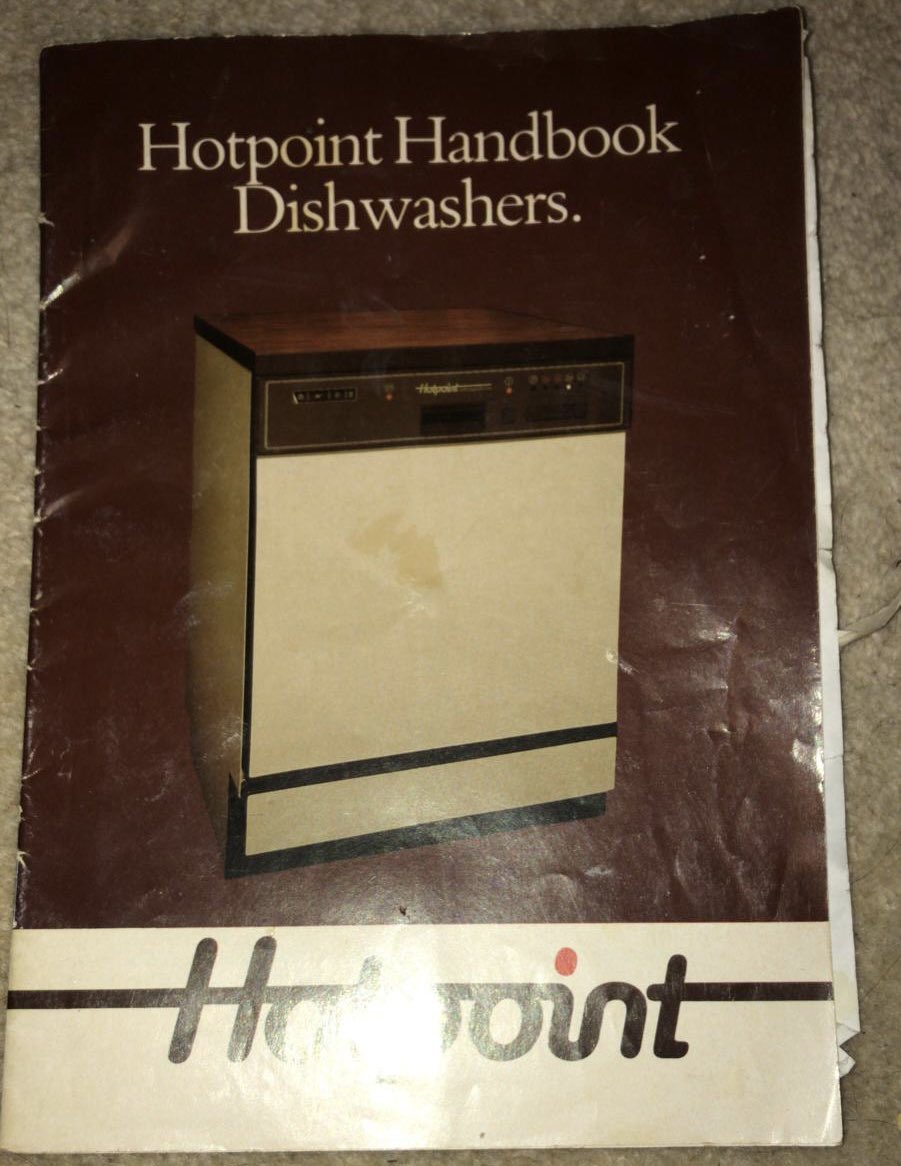 RJPAteaches's tweet photo. @HotpointUK My mum’s trusty dishwasher died last week. But for 38 years it worked excellently for a family of 5, which is definitely value for money! #builttolast https://t.co/erDwI9Rp8r