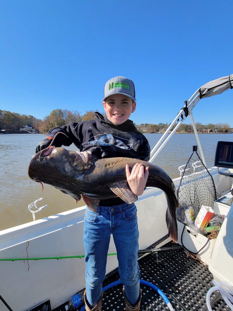 MayhemTackle's tweet photo. “These boys fished their butts off today and ended up just a few pounds shy of getting a check. Super proud of both of them. Connor got his personal best flathead and Dalton got his personal best blue. Successful weekend in my eyes. “
~Timothy London~ 
#mayhemtackle https://t.co/c3TrhfjYBR