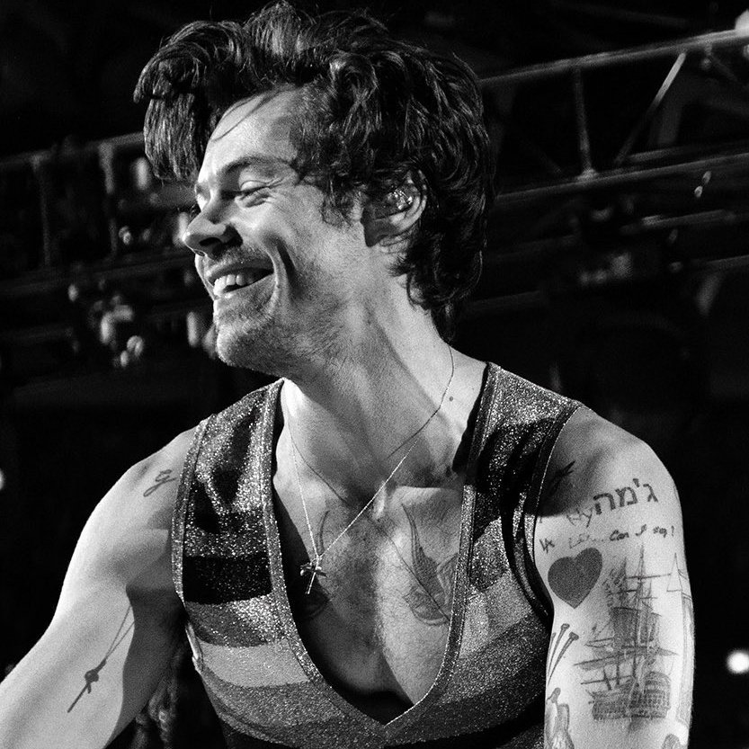 HLrainbowchile's tweet photo. 📲|| Harry ha ganado en la categoría 'Favorite Male Pop Artist' en los #AMAs!! https://t.co/0o3kNE0UoH