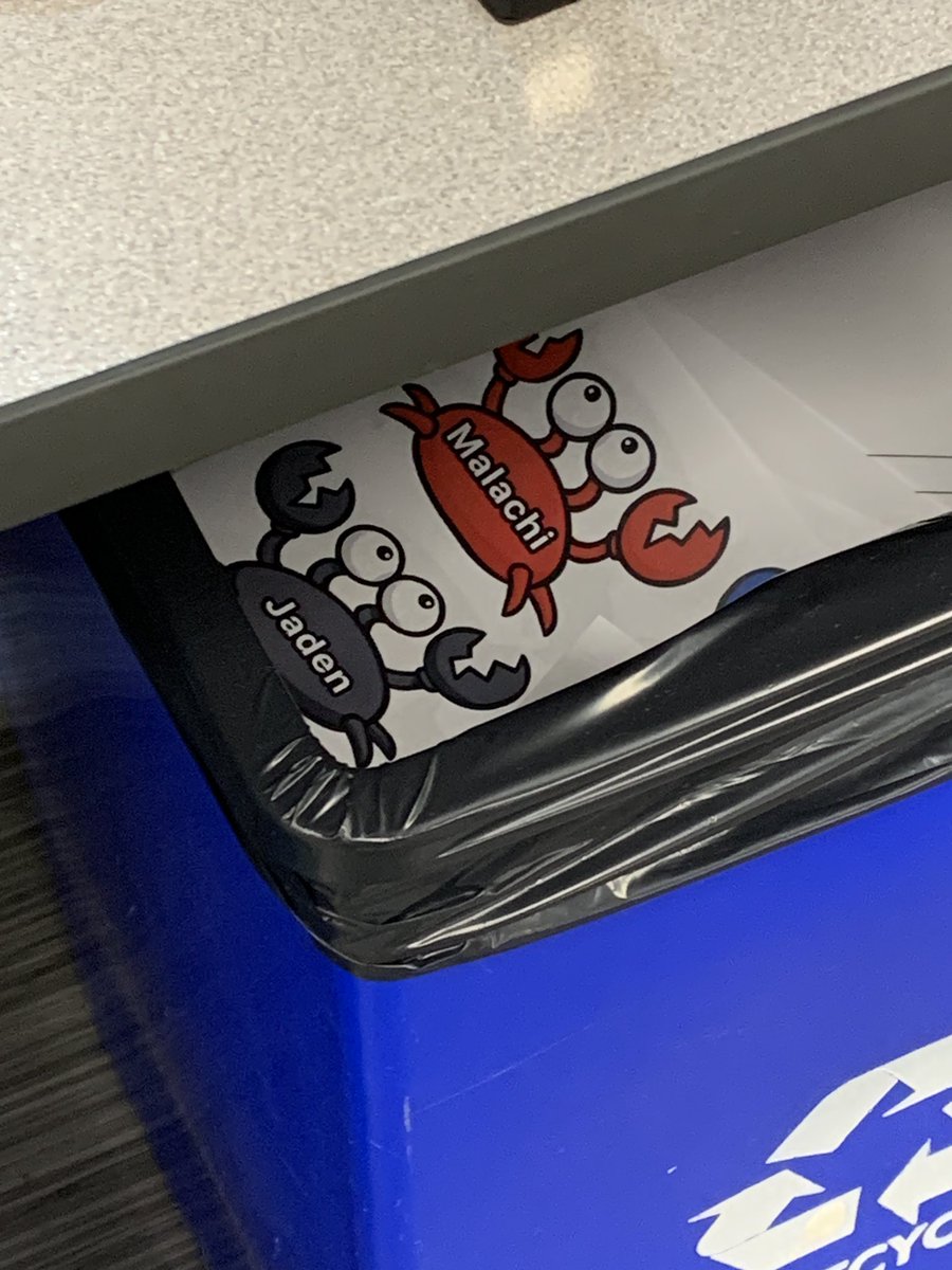 memoryCPL's tweet image. today i found klutzy in a trash can