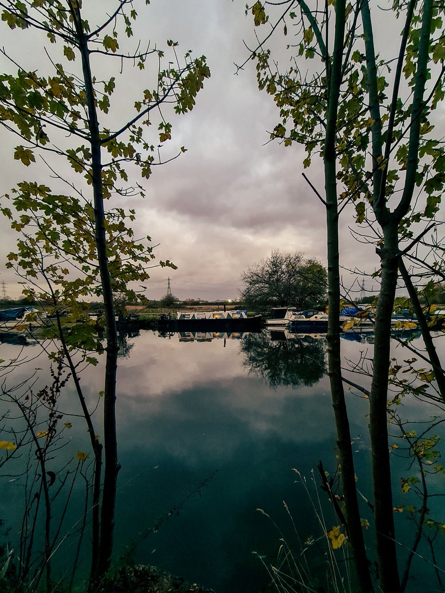artkidtroy's tweet photo. Sunday Evening Stroll...
#outandabout #weekend #sundaystroll #weekendadventures #london #hackney #leavalley #leanavigation #autumn #riverwalk https://t.co/QOSwEVHeW6
