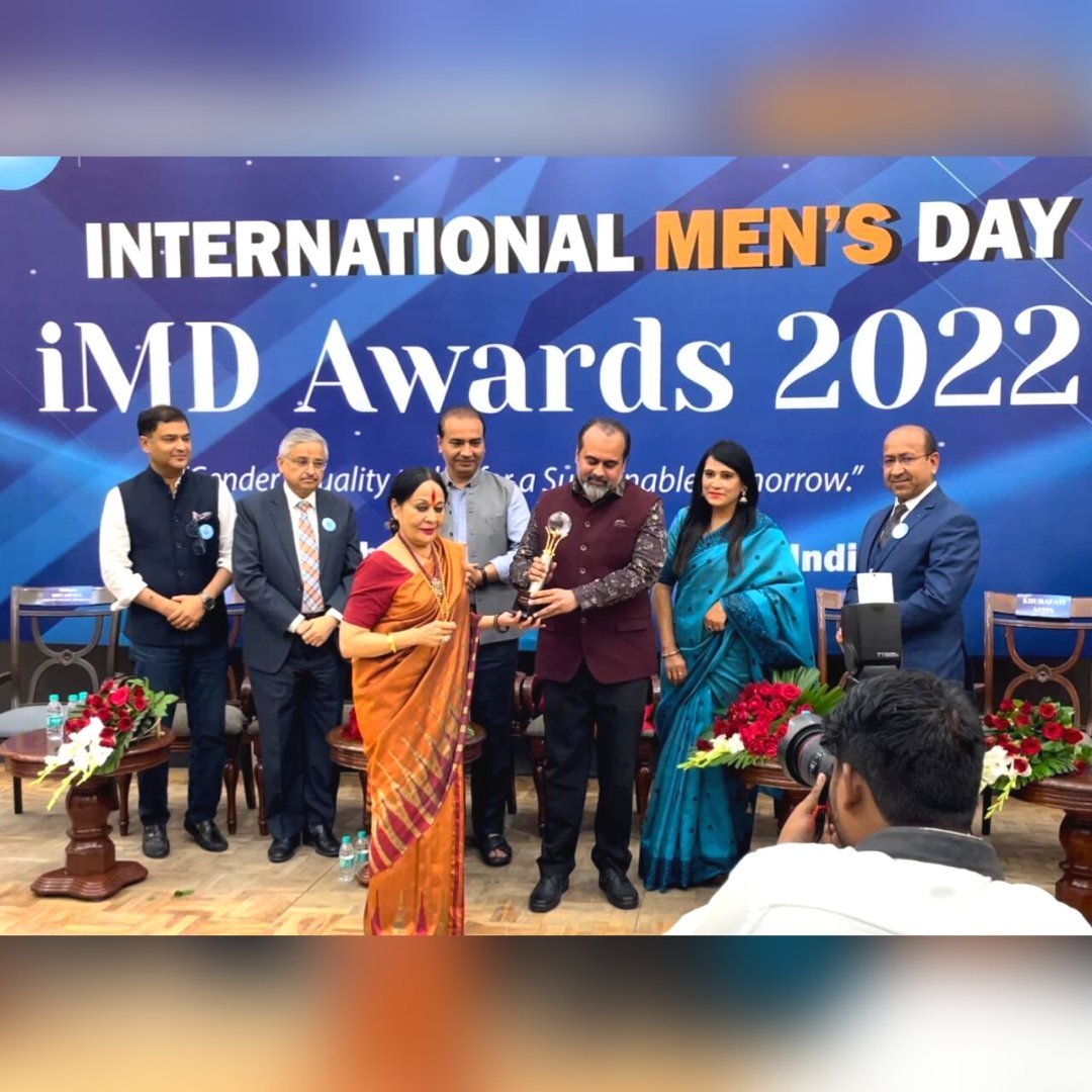 Prashant_Advait's tweet photo. Acharya Prashant felicitated with 'Karya Siddhi Award' by Purush Aayog on International Men's Day. A glimpse of the event. https://t.co/EHTnuTlVZw