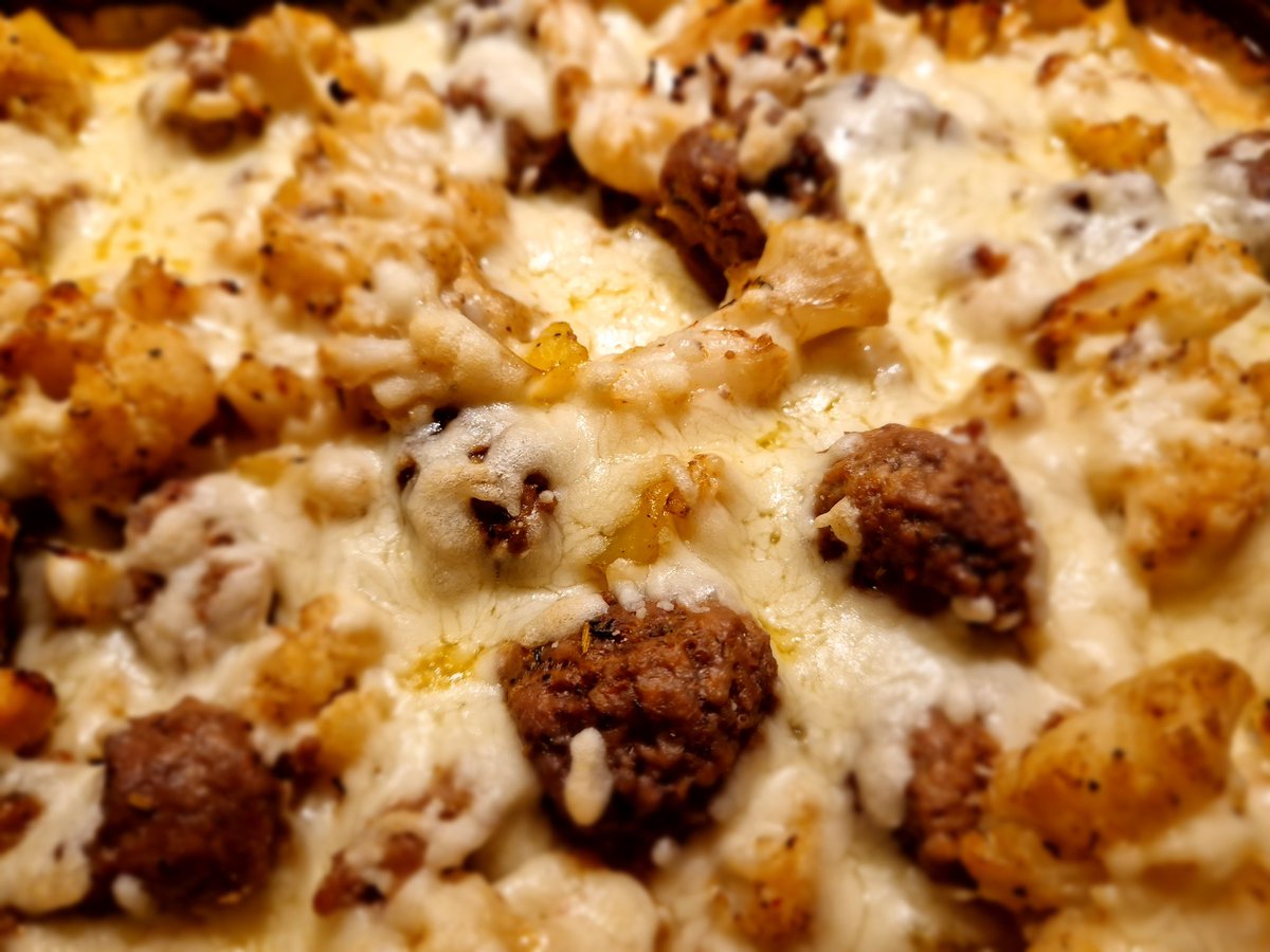 Es war sehr lecker 😋
Blumenkohl-Kartoffelauflauf mit Hackfleisch Bällchen und viel Käse.
#essen