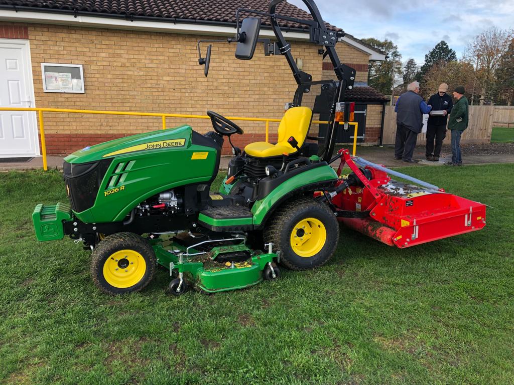 BenBurgessAg's tweet photo. 💚The perfect combination💚
This @johndeereeurope 1026R with @trimaxmowingsystems Striker was sold and delivered to a local Recreation Ground by Coates GC salesman Andrew Bailey. 

#Trimax #groundscare #pitchcare #Trimax #JohnDeere #WorkDoneWell #grasscutting #sportsturf #mowing https://t.co/pk4zkPvGMT