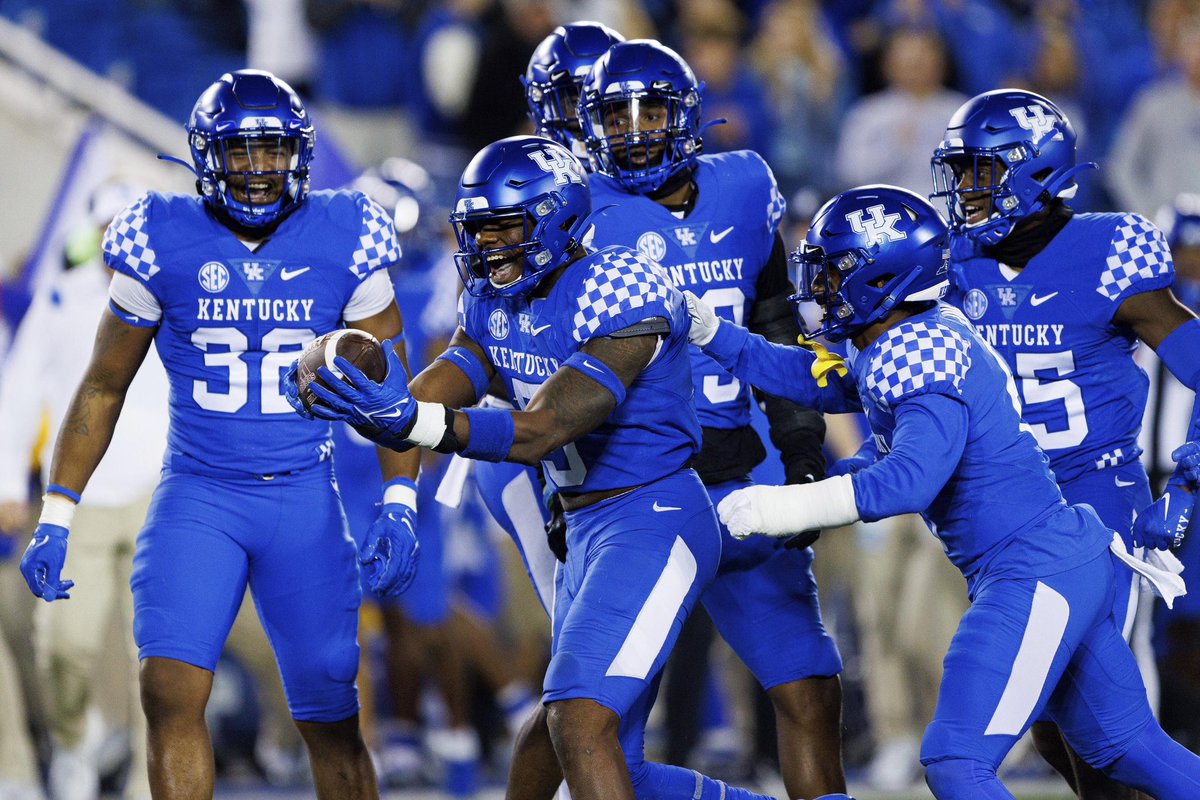 BLESSED and THANKFUL to receive my 9th offer from the University of Kentucky
WILDCATS And 4th power 5 offer! <a href="/CoachC_Collins/">Chris Collins</a> @SWiltfong247 <a href="/247Sports/">247Sports</a> <a href="/247recruiting/">247Sports Recruiting</a> @ChadSimmons <a href="/ErikRichardsUSA/">Erik Richards</a> @On3Recruits @Mansell247 <a href="/n_david88/">Neal David</a> @DwightSmith <a href="/scottroberts11/">Scott Roberts</a> <a href="/tyy_a2/">Ty Adams</a>