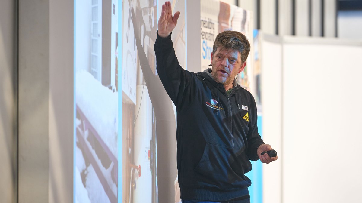 A huge thank you to all of our exhibitors, speakers and guests who've been at this weekend's Somerset Homebuilding &amp; Renovating Show. 

We'll be back on 14-15 January 2023 in Farnborough - get two FREE tickets trib.al/oWyWud3 #HBRShow