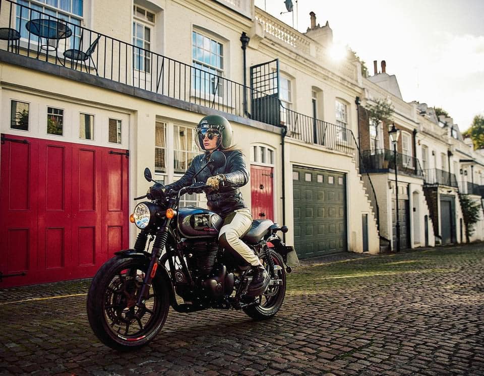 am_motorcycles's tweet photo. The brand new HNTR 350 - make the city your playground. 👉 https://t.co/nBWoP9GGf5

Your Neighbourhood. Your Ride. Your Style.

📸 @shaneobenson 🏍 @elef_anas @d_a_edwards 

#AShotOfMotorcycling #HNTR350 #HappyHunting #VibeHunter #PureMotorcycling #royalenfielduk https://t.co/umfhqqn8KH