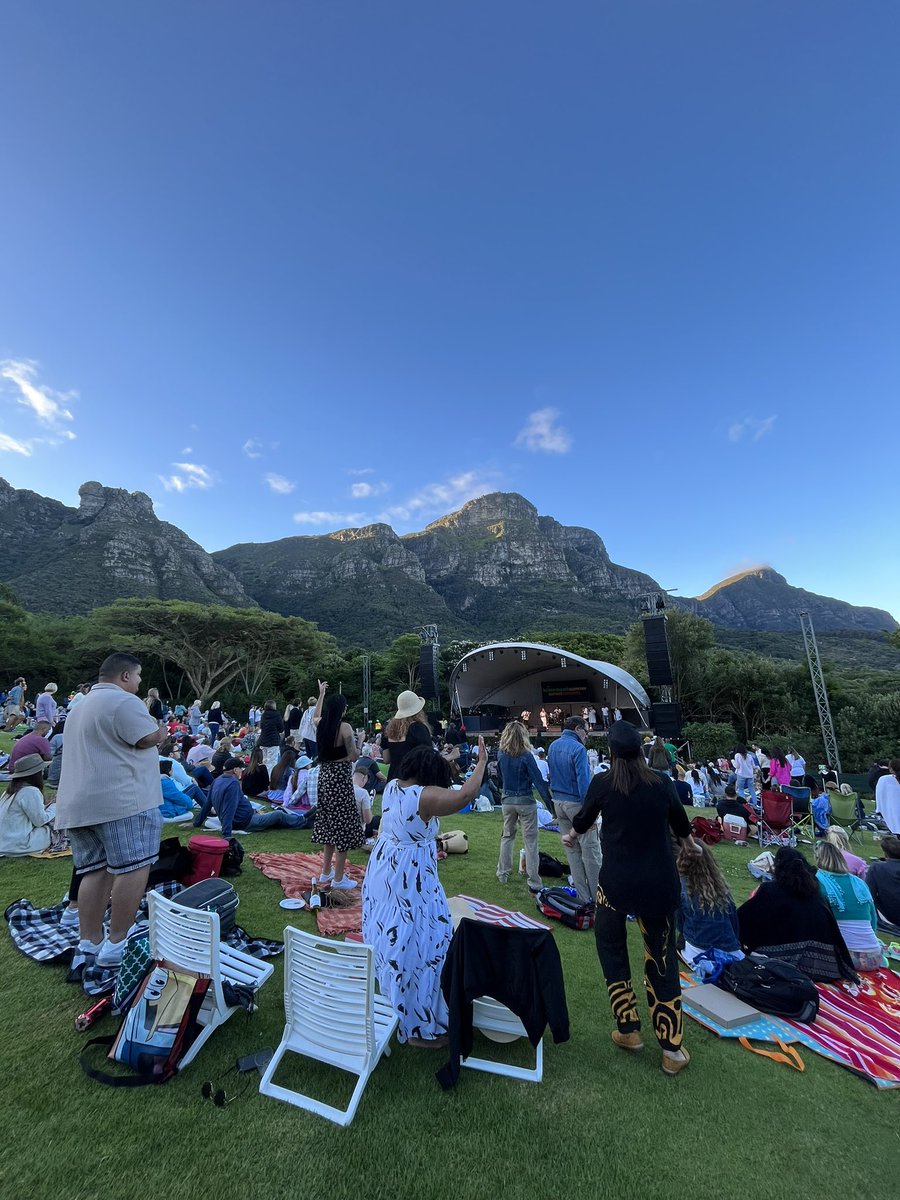 KirstenboschNBG's tweet photo. The start of Kirstenbosch Summer Sunset Concerts is bringing nothing but vibes on vibes today! Can you spot yourself dancing in the crowd? ๐ #KBRocks #Kirstenbosch #SummerSunsetConcerts #CraigLucas #LeeCole https://t.co/66AoCl4pJ4