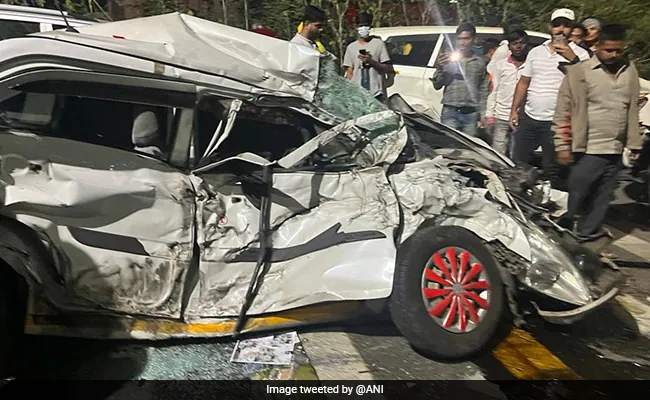 ndtv's tweet photo. 🔴#Breaking | Pune-Bengaluru Highway Pile-Up: 48-vehicle pile-up at bridge on Pune-Bengaluru highway, rescue teams at site: news agency ANI https://t.co/ciGXxYgpEu https://t.co/VoM1oJKWpW