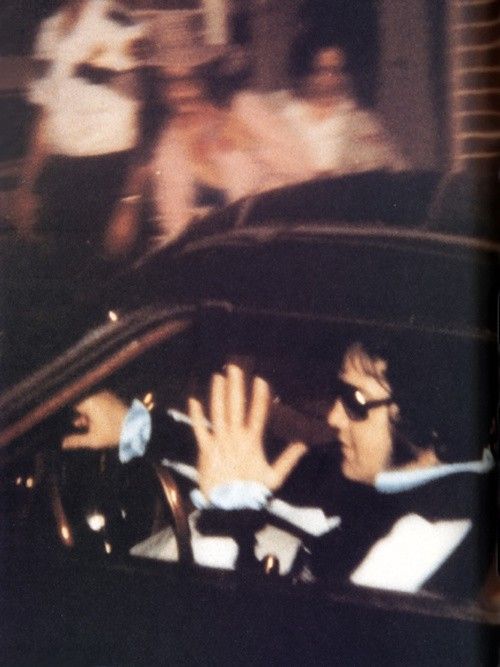 crockpics's tweet photo. Last photograph taken of Elvis. https://t.co/nHSTBOujdF