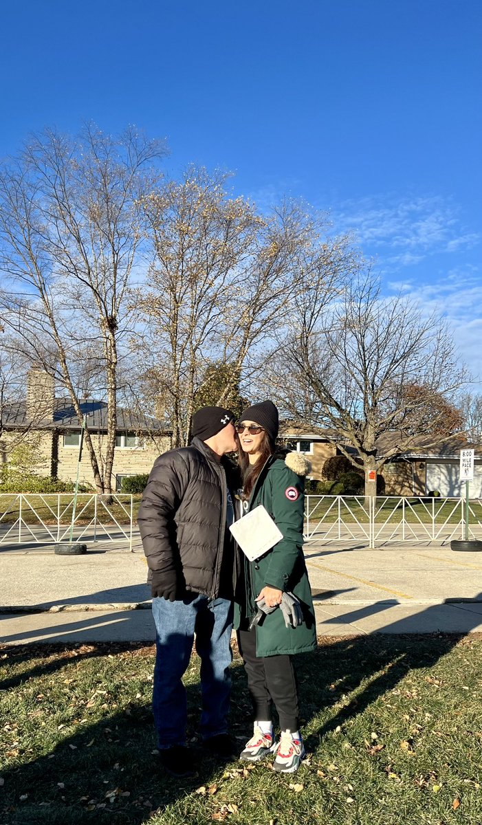 AtourSargon's tweet photo. Friends of Atour Sargon braving this cold Sunday morning at the 2022 Lincolnwood Turkey Trot! https://t.co/f288gcGrYd