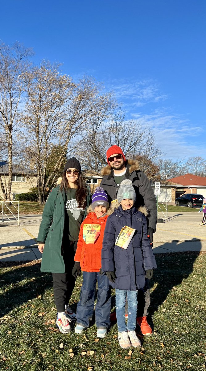 AtourSargon's tweet photo. Friends of Atour Sargon braving this cold Sunday morning at the 2022 Lincolnwood Turkey Trot! https://t.co/f288gcGrYd