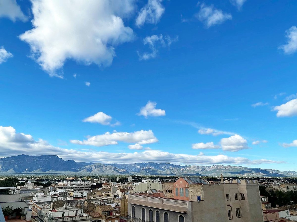 ERoigM's tweet photo. Imponent lo #Port avui #desdecasa un #diumenge amb la #cella que ens avisa del fort #ventdedalt #tortosa #acasa #massisdelsports #terresdelebre #massis #paissatgesdecatalunya #paissatge #natural #urba #periurban #parcnaturaldelsports https://t.co/ygD4mP4a0f