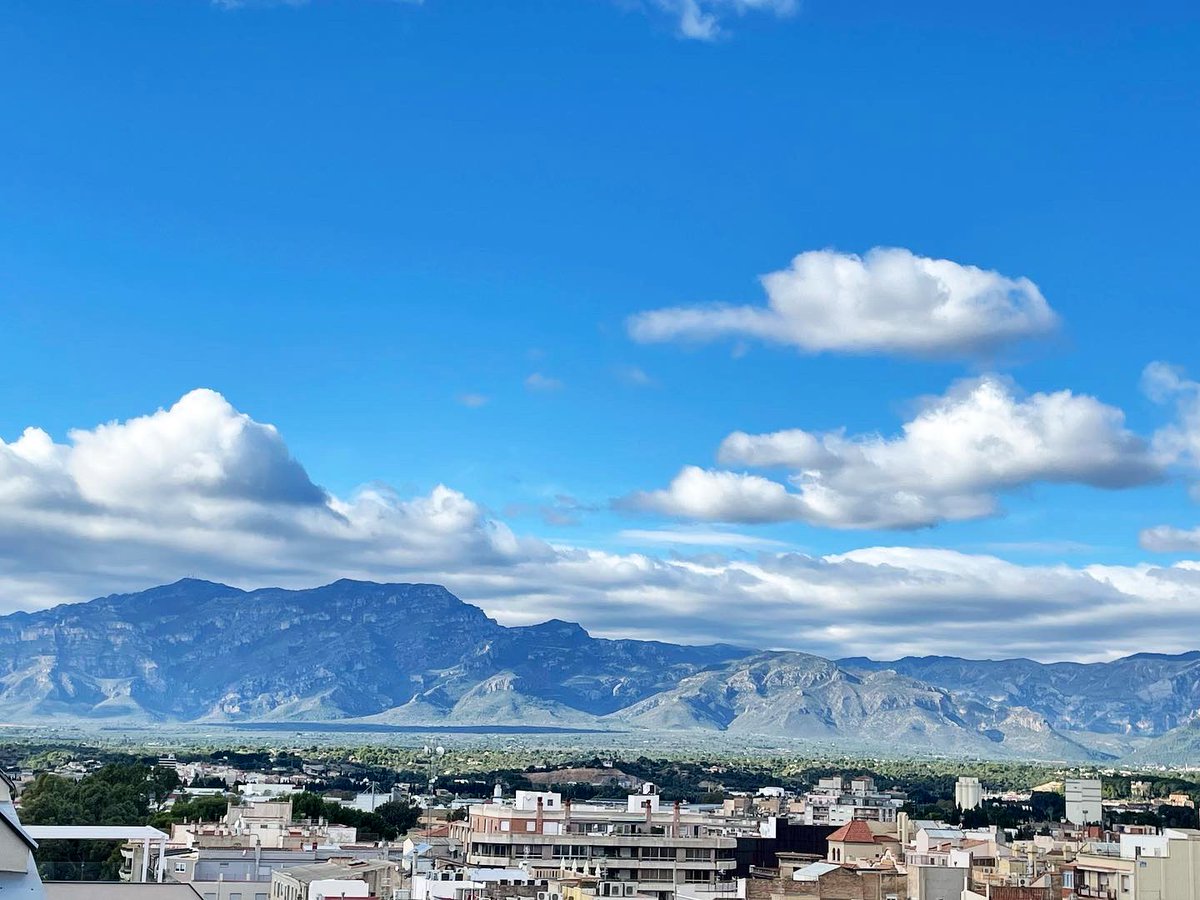 ERoigM's tweet photo. Imponent lo #Port avui #desdecasa un #diumenge amb la #cella que ens avisa del fort #ventdedalt #tortosa #acasa #massisdelsports #terresdelebre #massis #paissatgesdecatalunya #paissatge #natural #urba #periurban #parcnaturaldelsports https://t.co/ygD4mP4a0f