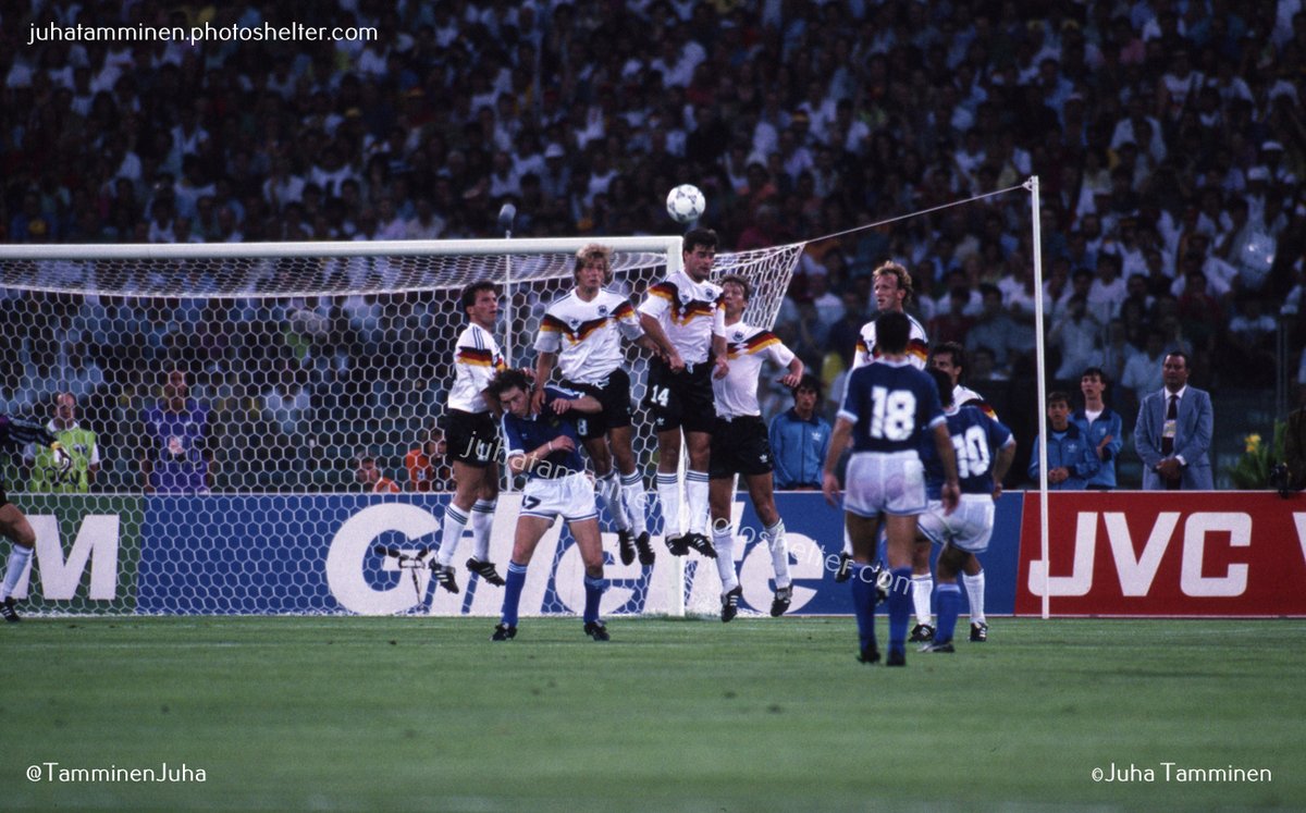 TamminenJuha's tweet photo. Primer tiempo de la final de Italia 90, falta cobrada por el número 10... #Italia90 #WorldCupFinal #GERvARG #Maradona10 #DiegoMaradona #DieMannschaft https://t.co/B5bgozzGoT