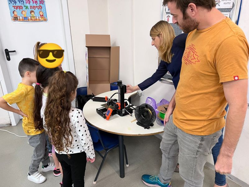 GillyBarr's tweet photo. Raising the next generation of makers!
Last week me and my wife brought our #prusa mini to our son's school to show them how a 3dprinter works.
Its exciting to see the curiosity it sparks, and how something that was scifi to me as a kid, instantly became obvious to them! https://t.co/jfOdBzWICC