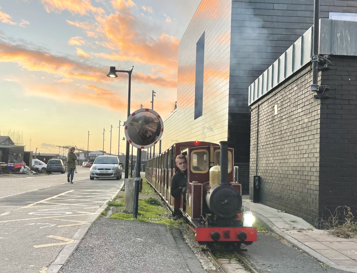 Sunset over Edmund Hannay this evening. #Hastings <a href="/1066Tweets/">1066 Tweets</a>  <a href="/olivers87793988/">oliver stevens</a> <a href="/d54465a086f04b7/">Lucy Stevens</a> 🌄🌇